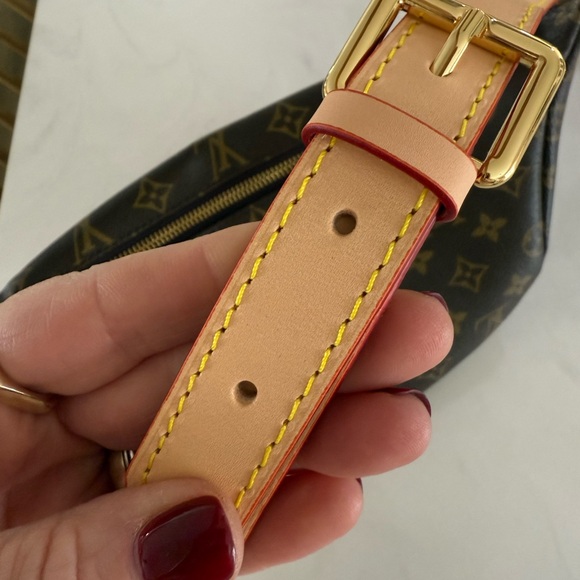 Brown flower Monogram Women's crossbody bag - Picture 7 of 12